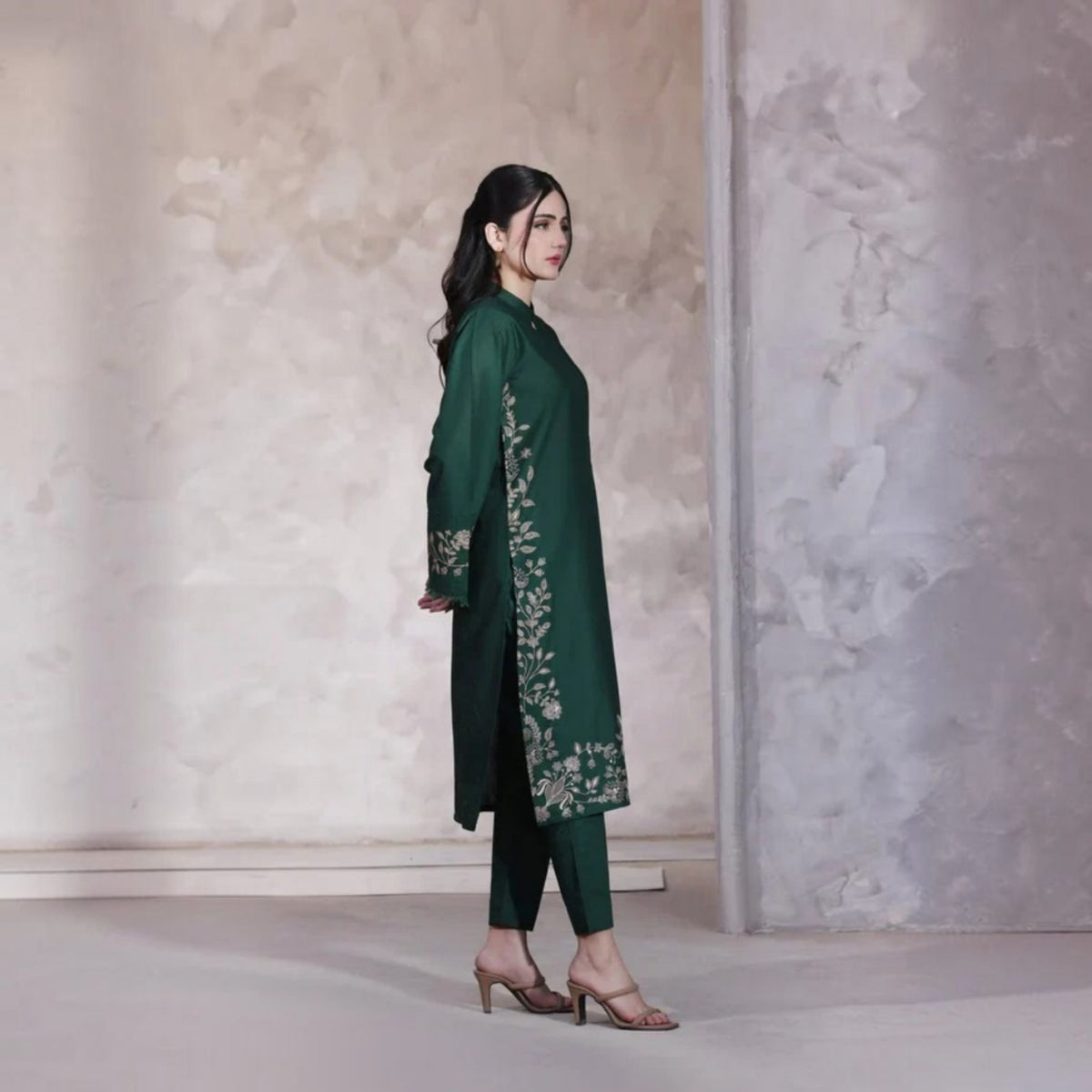 3-Piece Embroidered Lawn Unstitched Suit